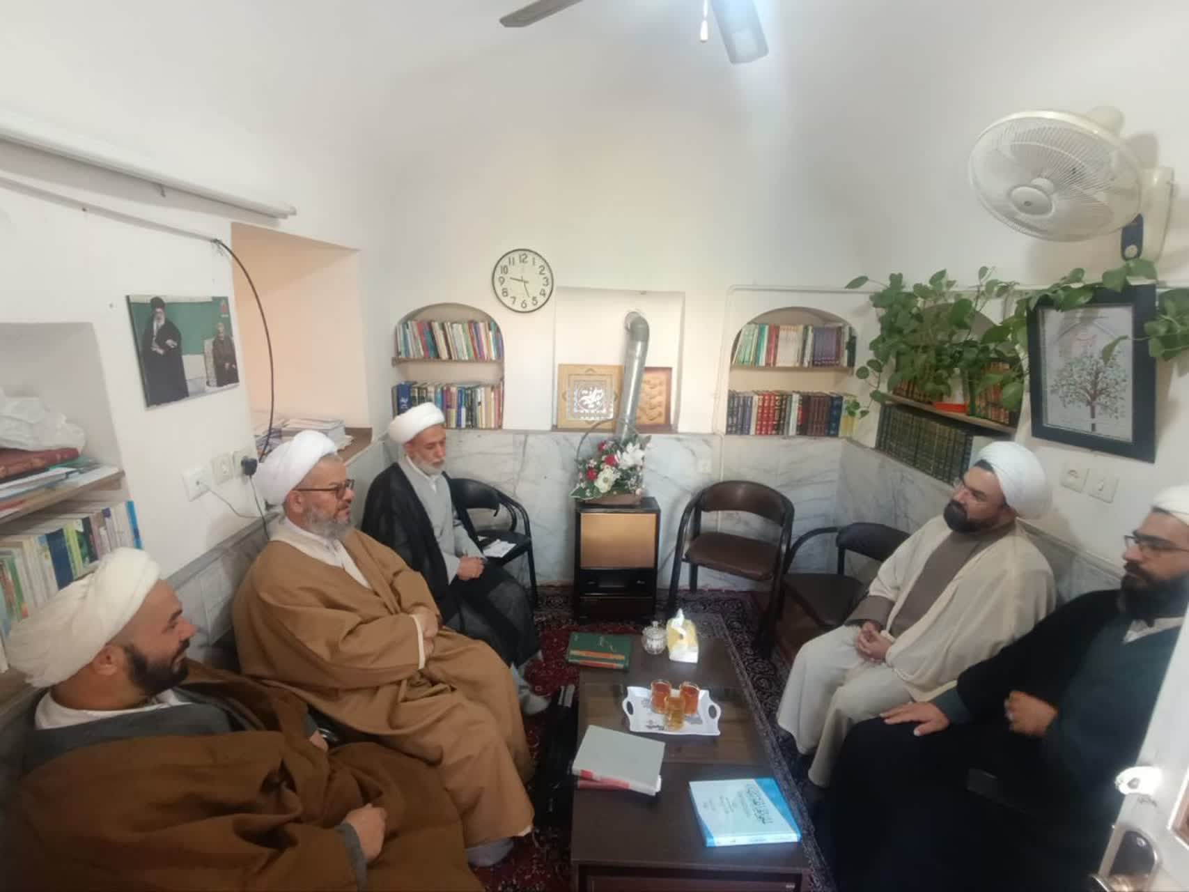 دیدار مدیر ستاد اقامه نماز با امام جمعه و مدیران مدارس علمیه دامغان برگزار شد
