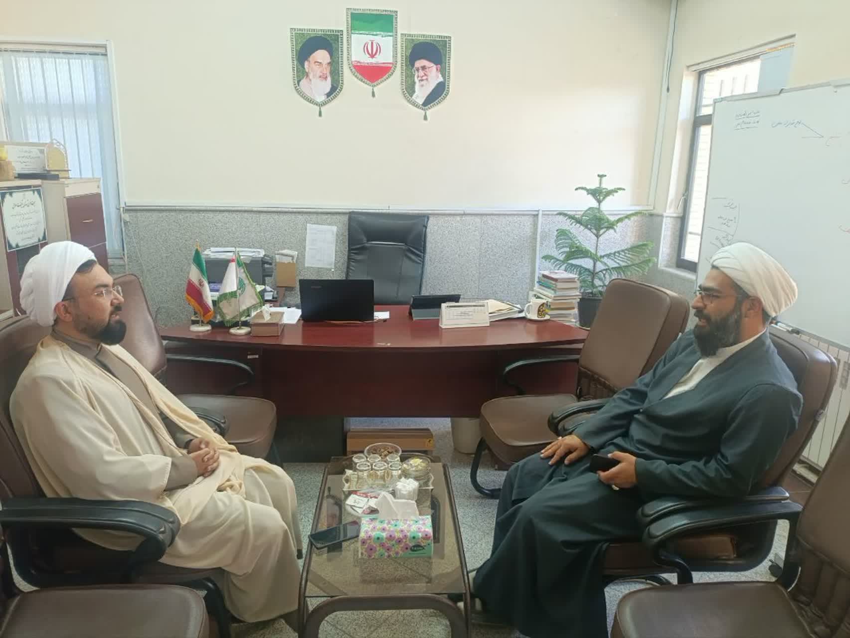 دیدار مدیر ستاد اقامه نماز استان با دبیر شورای اقامه نماز شهرستان دامغان برگزار شد