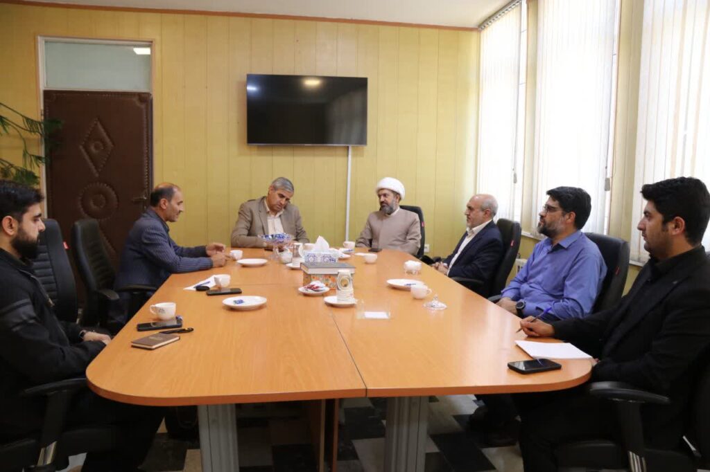 دیدار مدیر ستاد اقامه نماز زنجان با فرماندار خرمدره