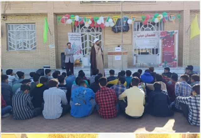 برگزاری مراسم گفتمان دینی با محوریت نماز در هنرستان کاردانش شهید مطهری روستای جمز شهرستان طبس برگزار شد