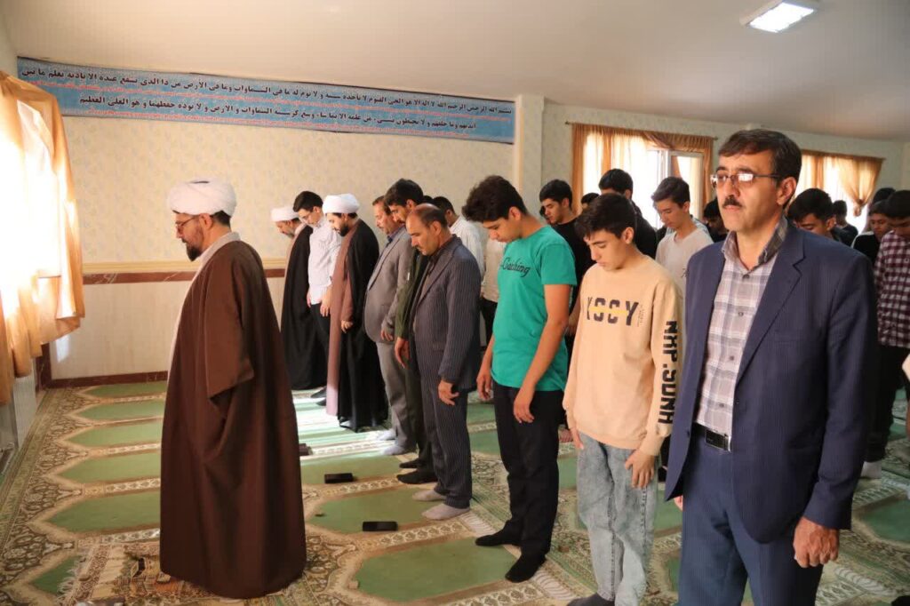 دیدار مدیر ستاد اقامه نماز زنجان با مدیر آموزش و پرورش خرمدره