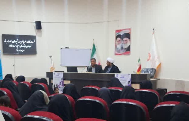 نشست خانواده مطهر با محوریت شیوه‌های دعوت به نماز فرزندان در شهرستان زیرکوه برگزار شد