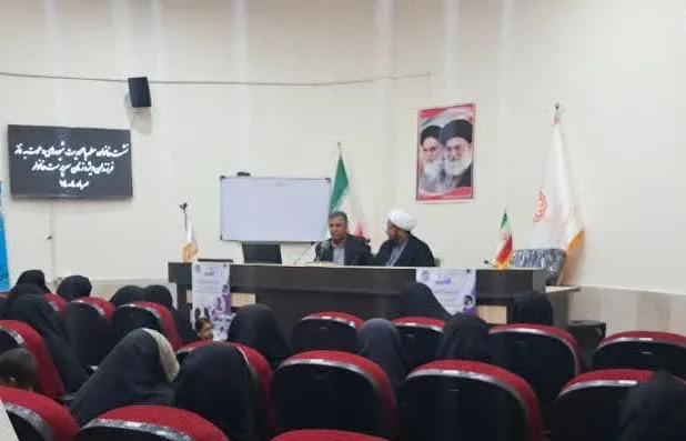 نشست خانواده مطهر با محوریت شیوه‌های دعوت به نماز فرزندان در شهرستان زیرکوه برگزار شد
