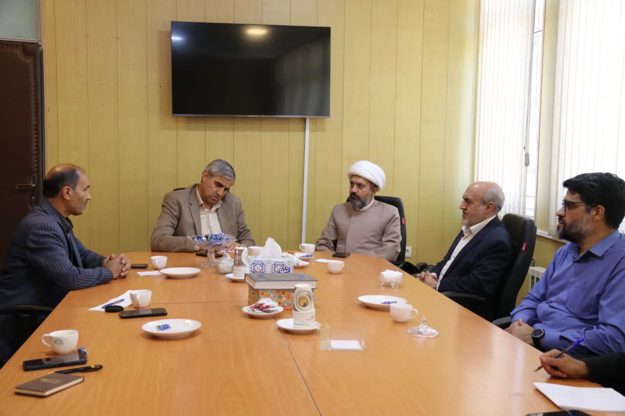 دیدار مدیر ستاد اقامه نماز زنجان با فرماندار خرمدره