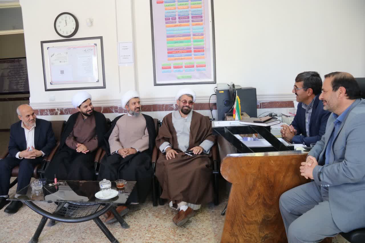 دیدار مدیر ستاد اقامه نماز زنجان با مدیر آموزش و پرورش خرمدره