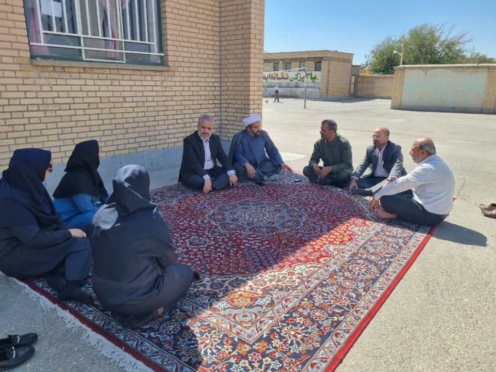 بازدیدمدیر ستاد اقامه نماز استان از مدرسه دخترانه 22 بهمن بیرجند 