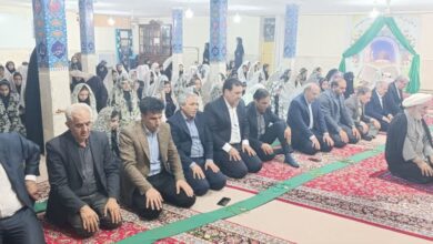 حضور وزیر موزش و پرورش در نماز جماعت مدرسه شاهد یاران اما م در کرمانشاه