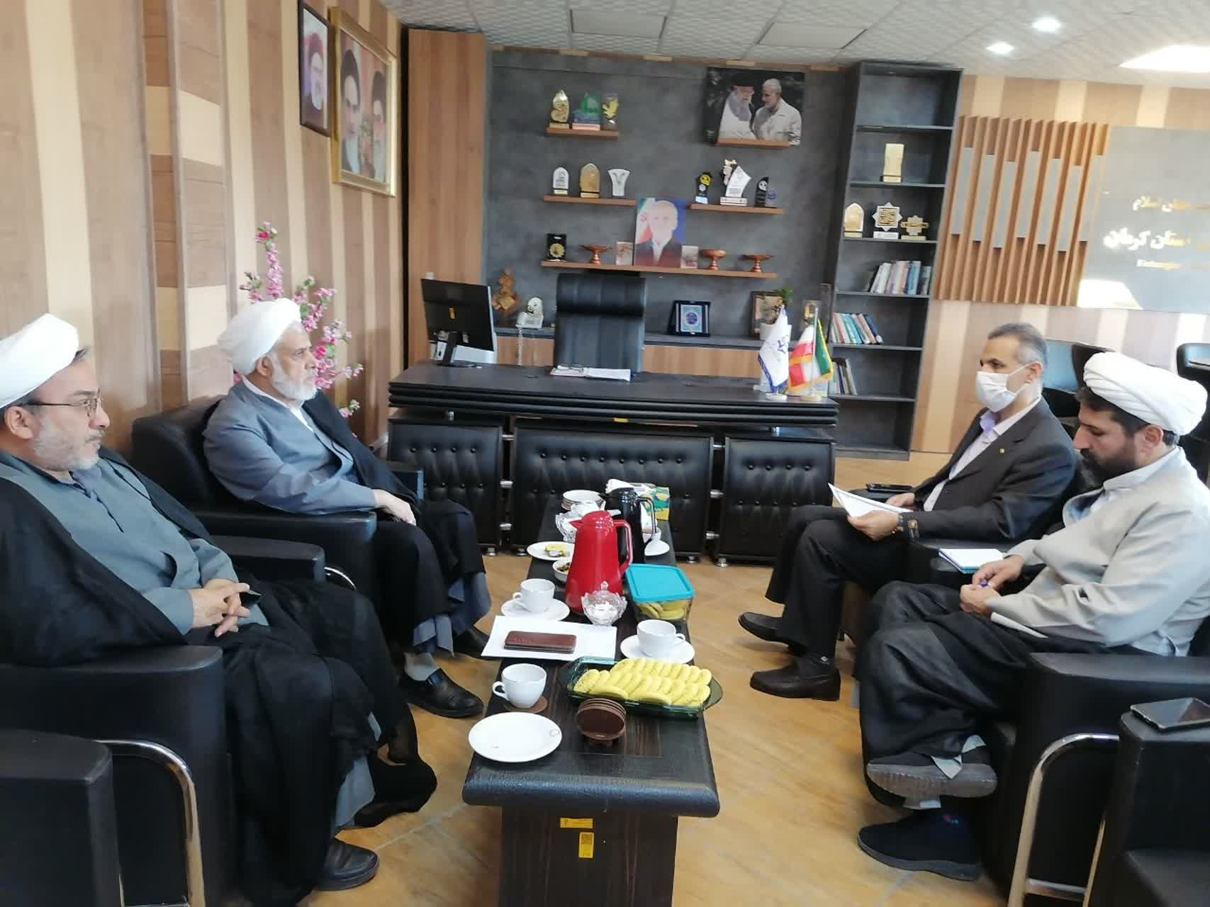 نشست هم اندیشی مدیر ستاد اقامه نماز استان با رئیس جدید دانشگاه فرهنگیان کرمان