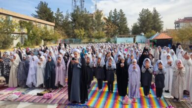 اقامه نماز باران در یکی از مدارس کرمان