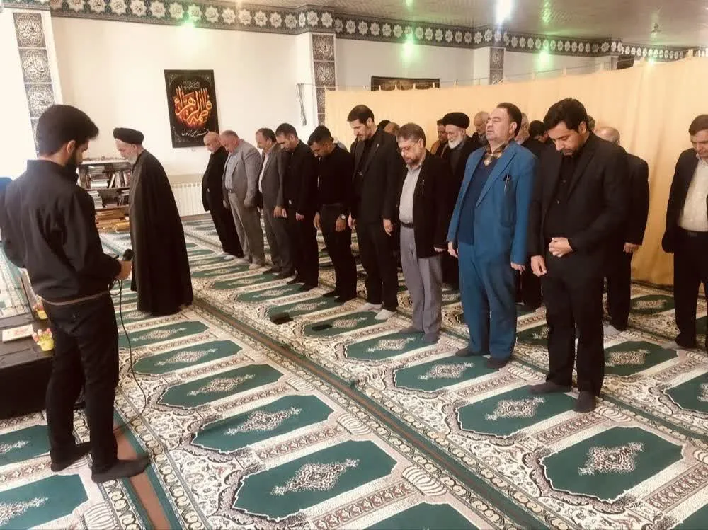 اقامه نماز وحدت بخش ادارات شهرستان رفسنجان در دانشگاه پیام نور شهرستان
