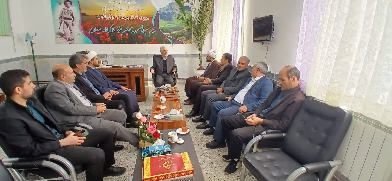 دیدار با مدیر آموزش و پرورش انگوت