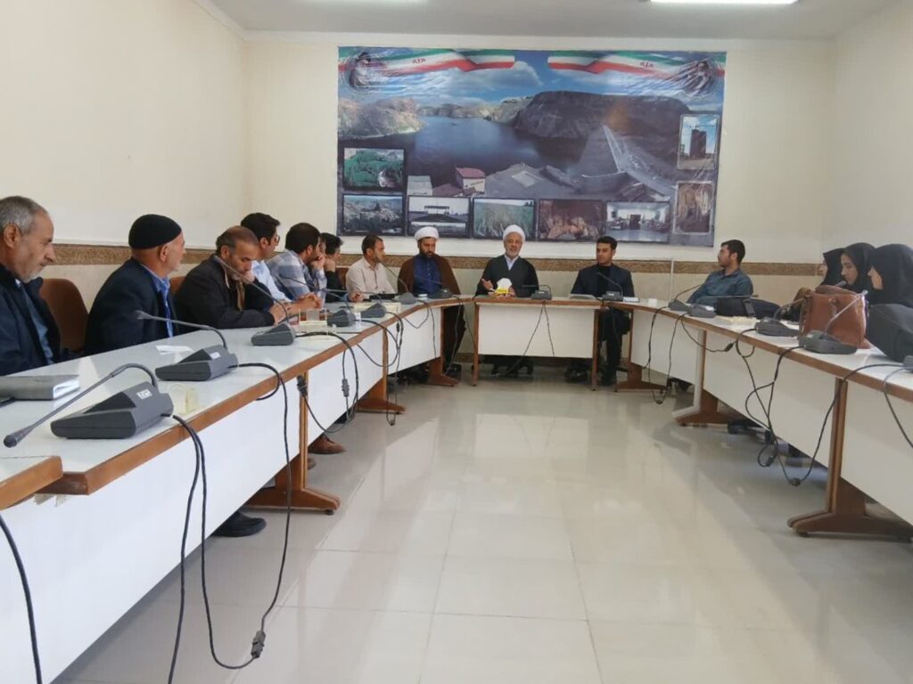 تبیین فرهنگ اقامه نماز در محیط روستاها برای دهیاران شهرستان ایجرود