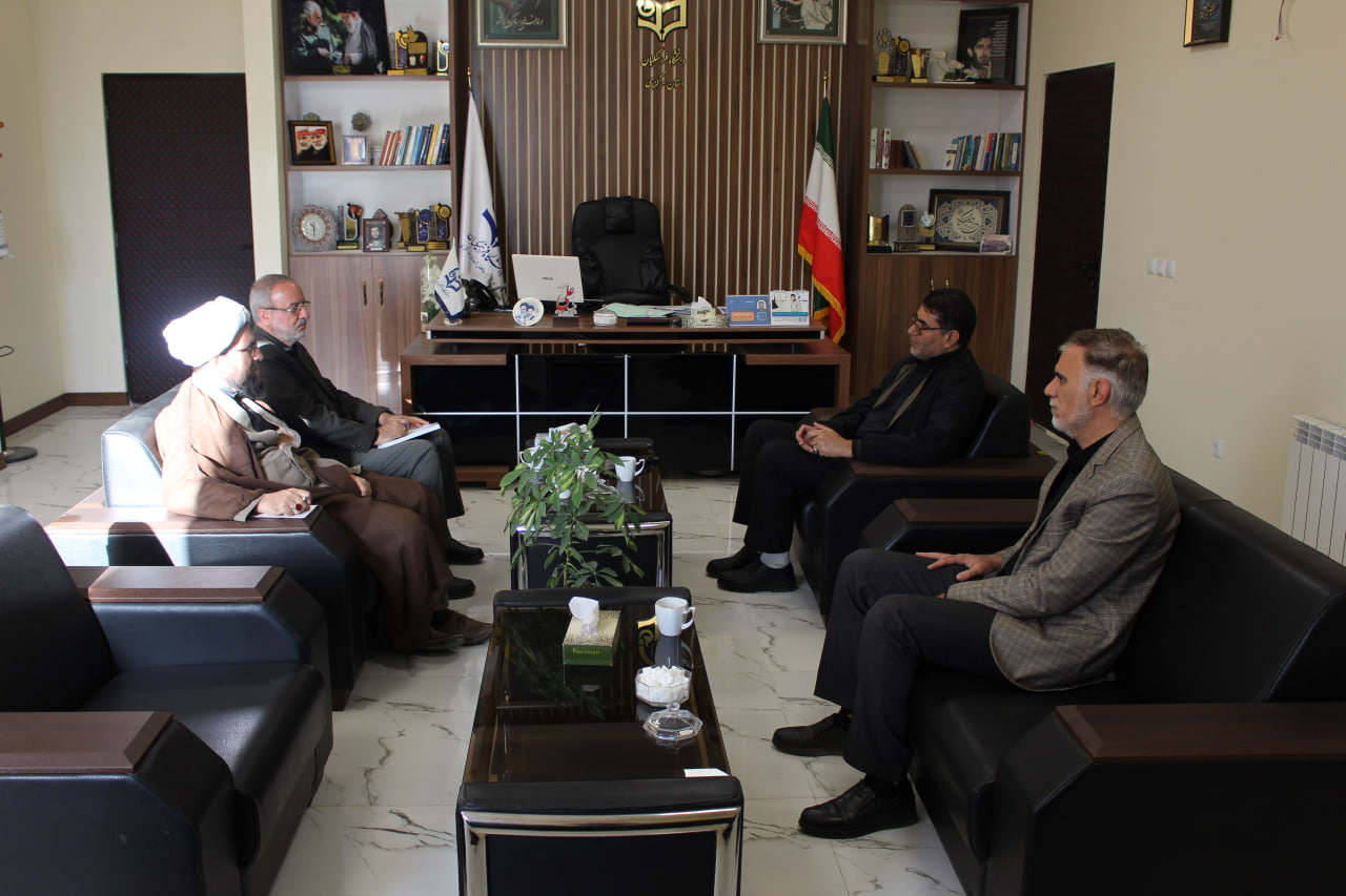 مدیر ستاد اقامه نماز با رئیس دانشگاه فرهنگیان استان مرکزی دیدار کرد