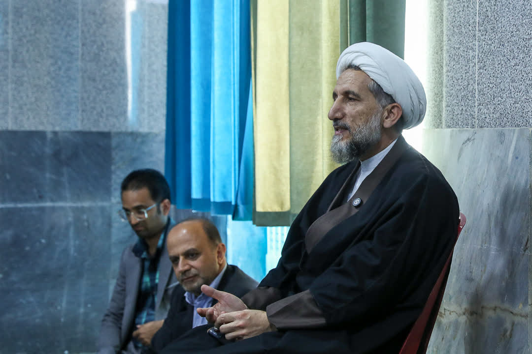 کاروان نماز با حضور نماینده ولیفقیه در دبیرستان شهدای شیشه اقامه شد