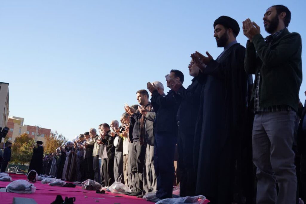 گزارش تصویری اقامه نماز طلب باران در زنجان