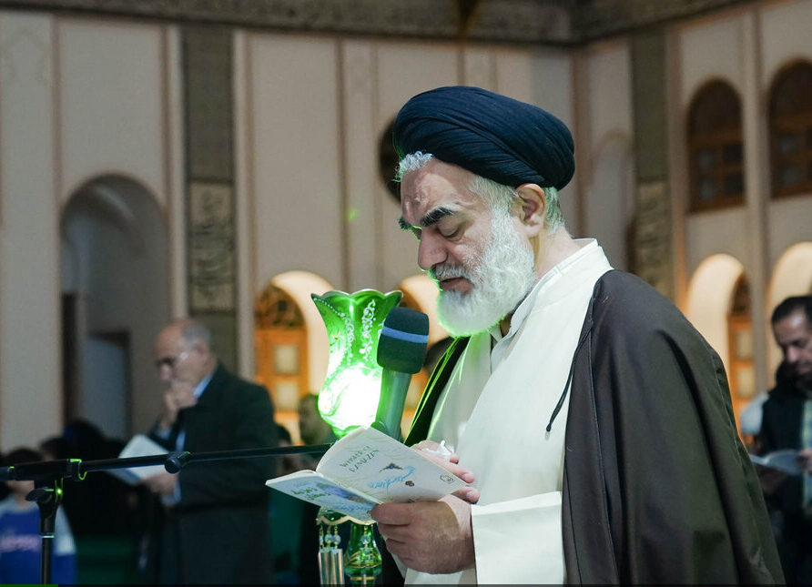 مراسم معنوی نماز باران در گلستان شهدای اصفهان