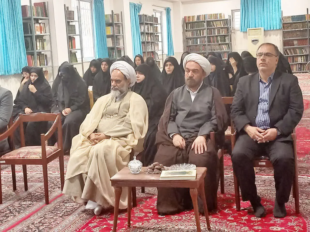 کارگاه آموزش نماز و وظایف خطیر طلاب خواهران