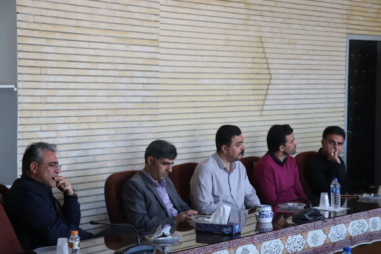 اقامه نماز در ادارات وجدان کاری را بالا می برد