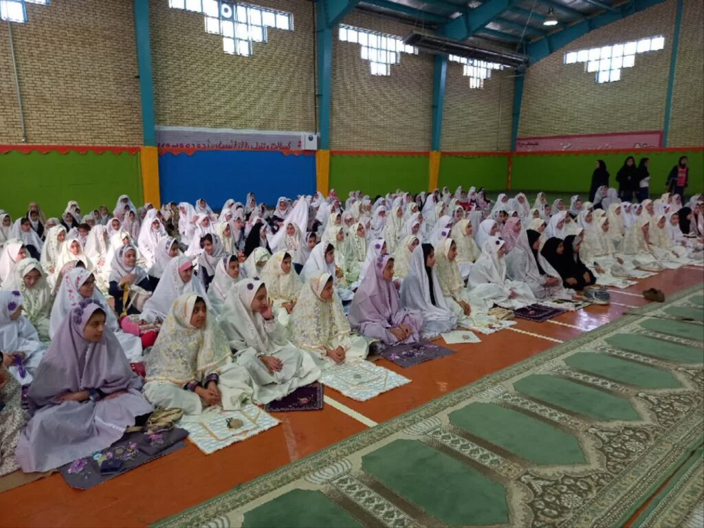 آیین پیش‌ اجلاسیه نماز دانش آموزی در مدرسه شهید امیرعبداللیهیان قیدار برگزار شد