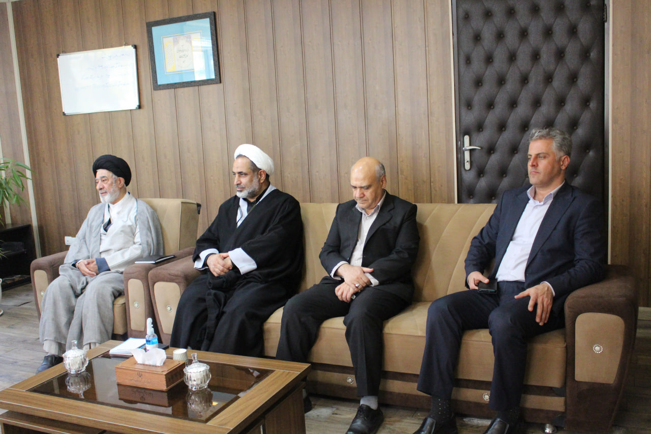 مدیر ستاد اقامه نماز قزوین با شهرداران شهرستان البرز دیدار کرد