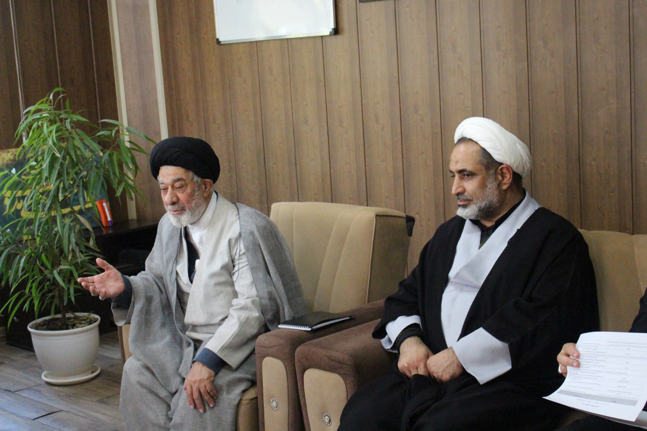 مدیر ستاد اقامه نماز قزوین با شهرداران شهرستان البرز دیدار کرد