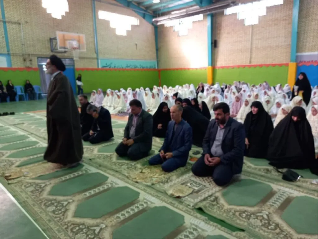 آیین پیش اجلاسیه نماز دانش آموزی در مدرسه شهید امیرعبداللیهیان قیدار برگزار شد