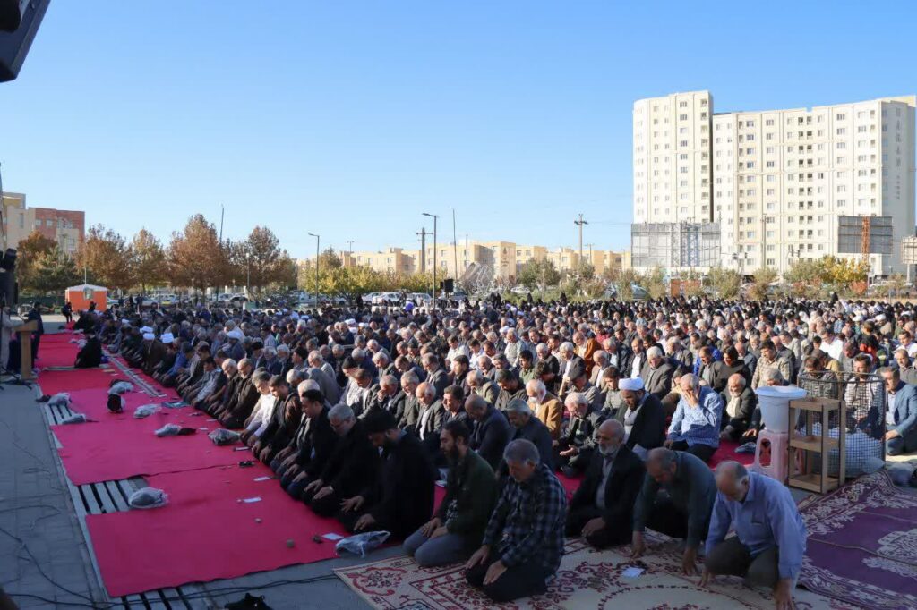 گزارش تصویری اقامه نماز طلب باران در زنجان