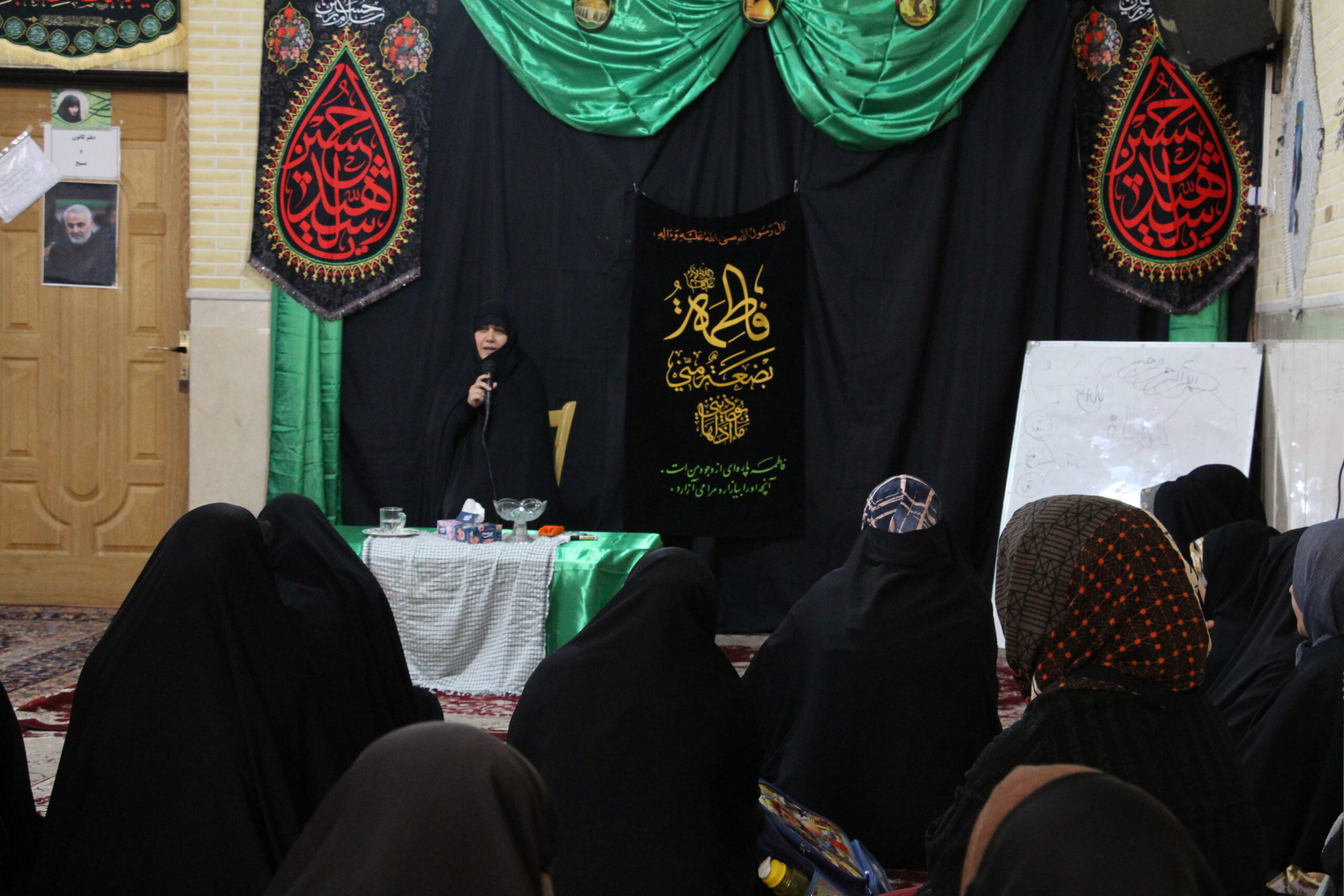 تأکید بر تربیت فرزندان در مسجد و نقش مادران در گسترش فرهنگ نماز