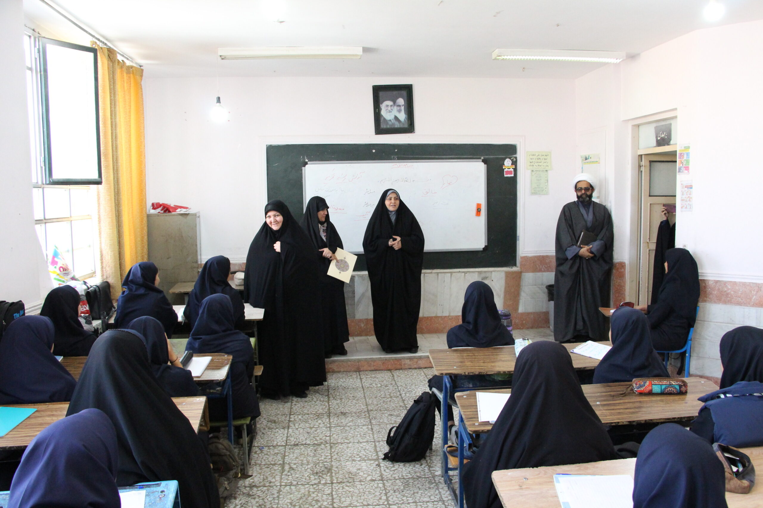 تقدیر مدیر امور بانوان و خانواده ستاد اقامه نماز کشور از برنامههای نمازی مدارس قم