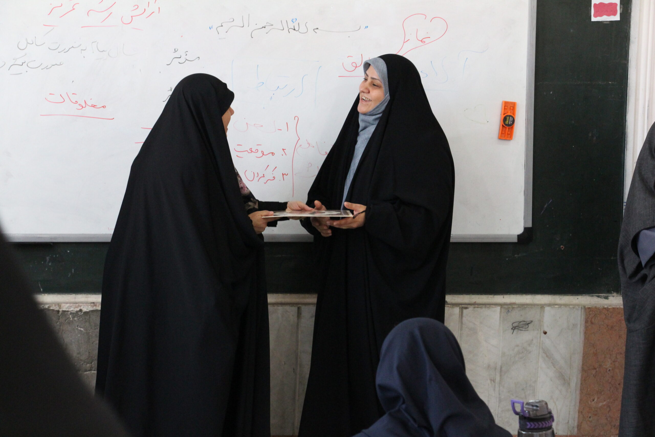 تقدیر مدیر امور بانوان و خانواده ستاد اقامه نماز کشور از برنامههای نمازی مدارس قم