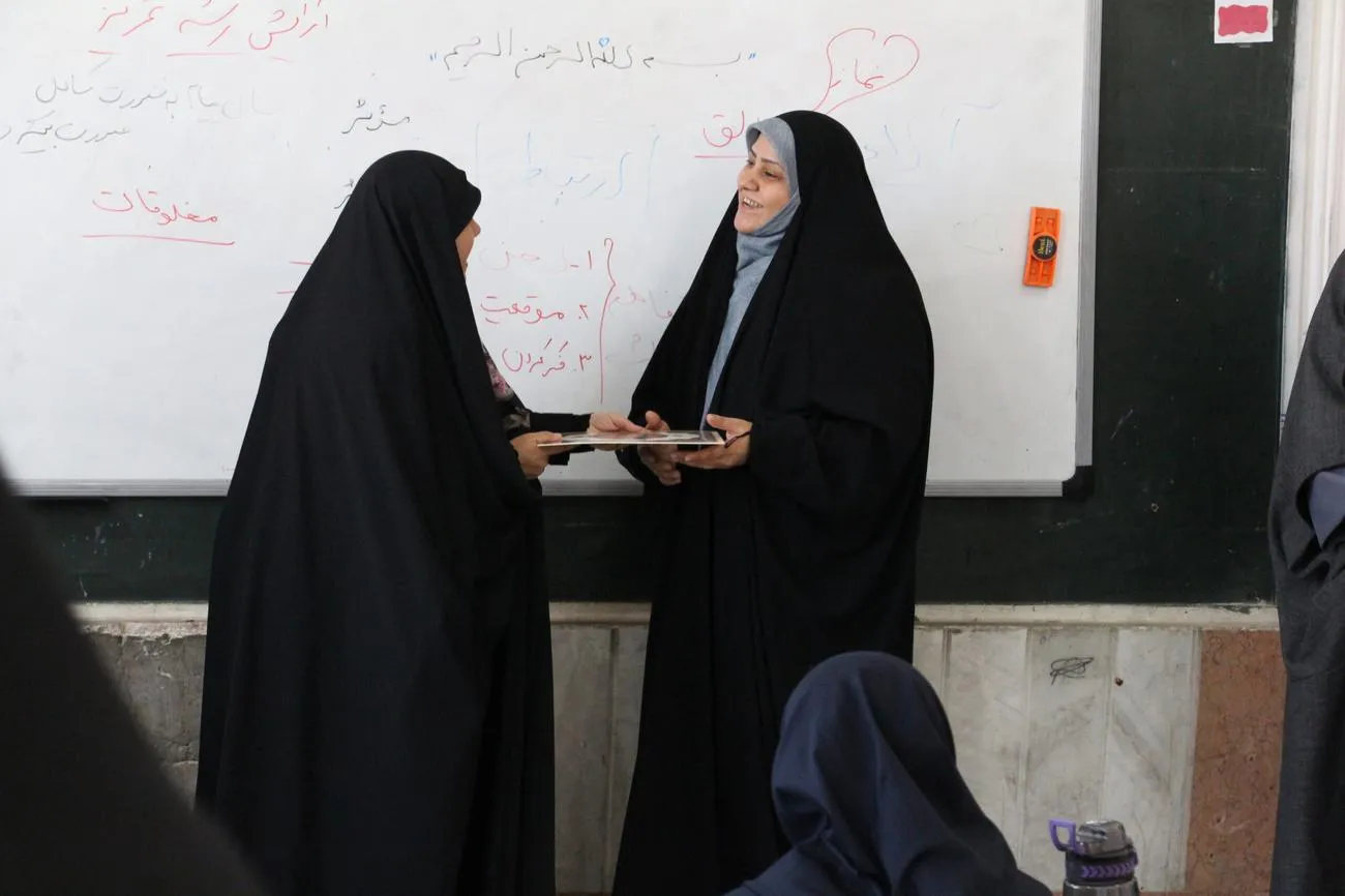 تقدیر مدیر امور بانوان و خانواده ستاد اقامه نماز کشور از برنامه‌های نمازی مدارس قم