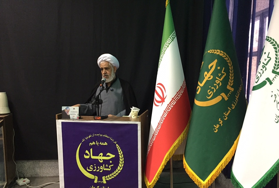 حضور مدیر ستاد اقامه نماز و ایراد سخنرانی و اقامه نماز در اداره جهاد کشاورزی کرمان