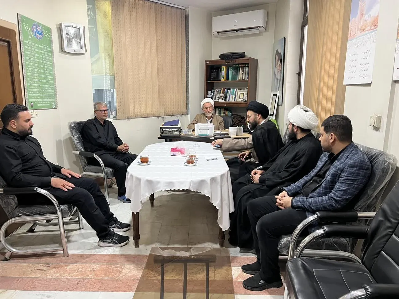 جلسه هم اندیشی و تبادل نظر میان پرسنل ستاد اقامه نماز تهران و خراسان رضوی برگزار شد