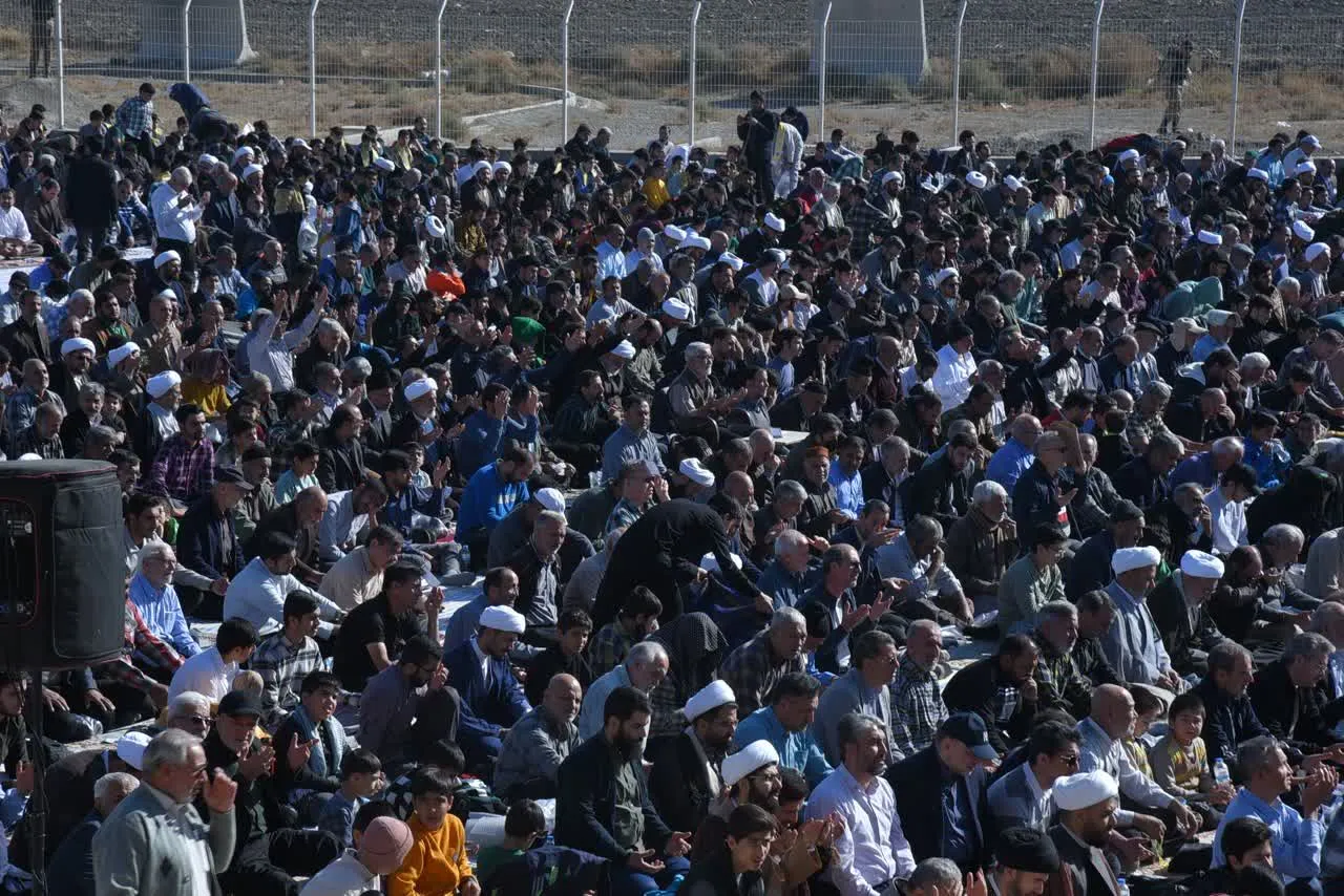 با حضور هزاران نمازگزار در مشهد، نماز طلب باران به امامت آیت الله مروارید اقامه شد