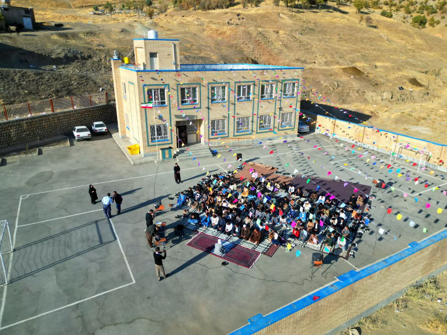 برگزاری نماز جماعت و دعای باران در نقاط مختلف استان کردستان