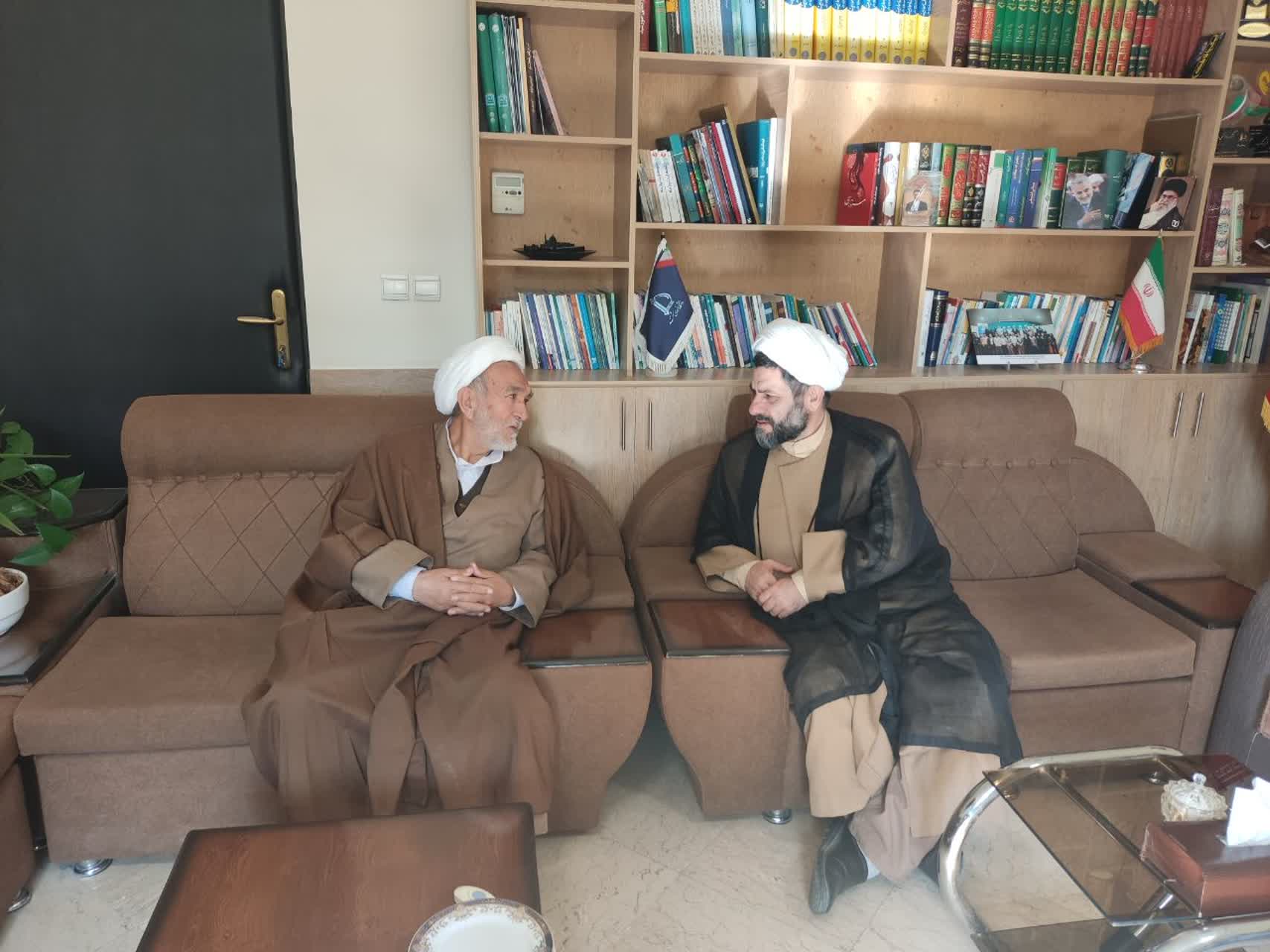 نشست هم اندیشی مدیر ستاد اقامه نماز و مسئول نهاد نمایندگی ولی فقیه دانشگاه های