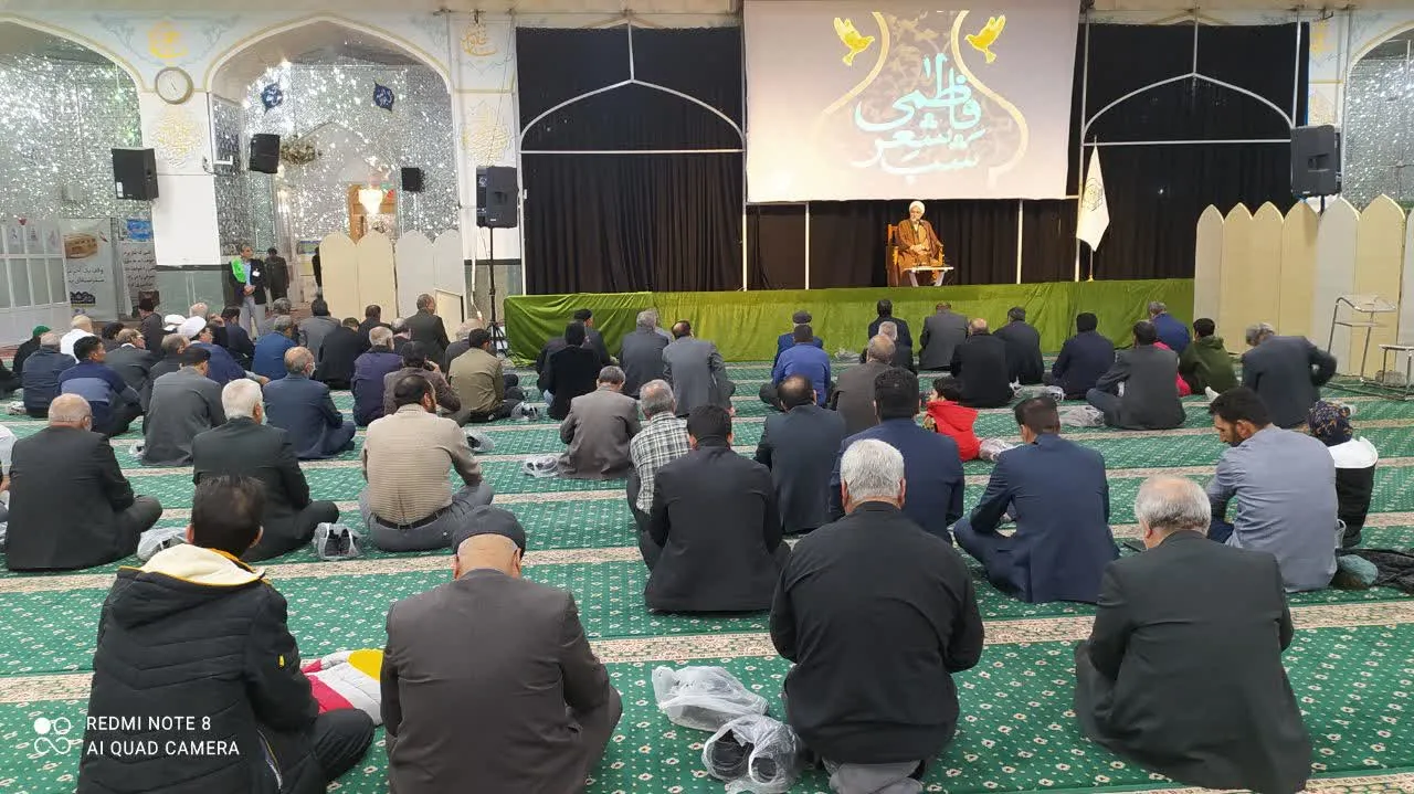 اختتامیه شب شعر "یاس کبود" در شهرستان کاشمر برگزار شد