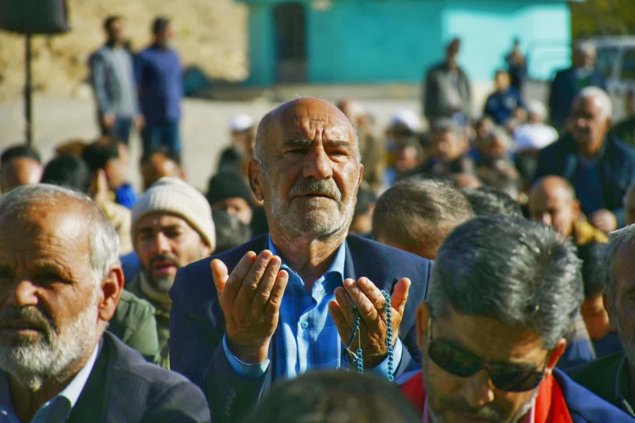 اقامه نماز استسقاء در شهرستان هرند اصفهان