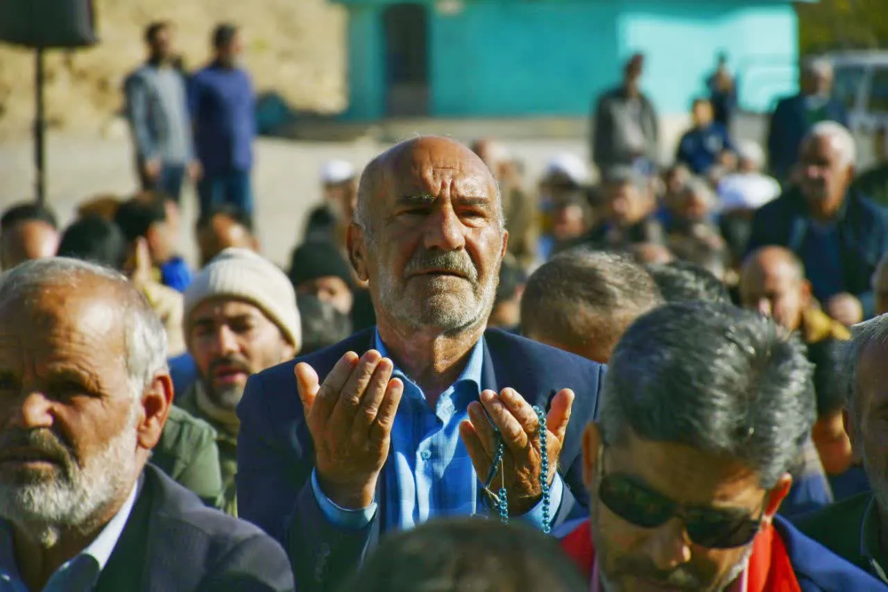 اقامه نماز استسقاء در شهرستان هرند اصفهان