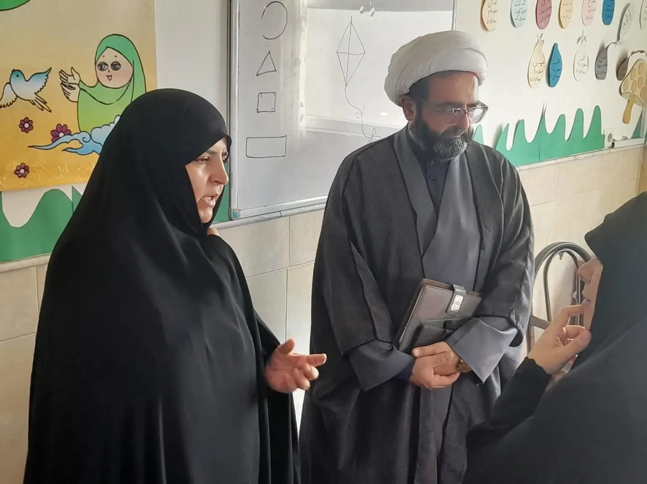 تأکید بر تربیت فرزندان در مسجد و نقش مادران در گسترش فرهنگ نماز