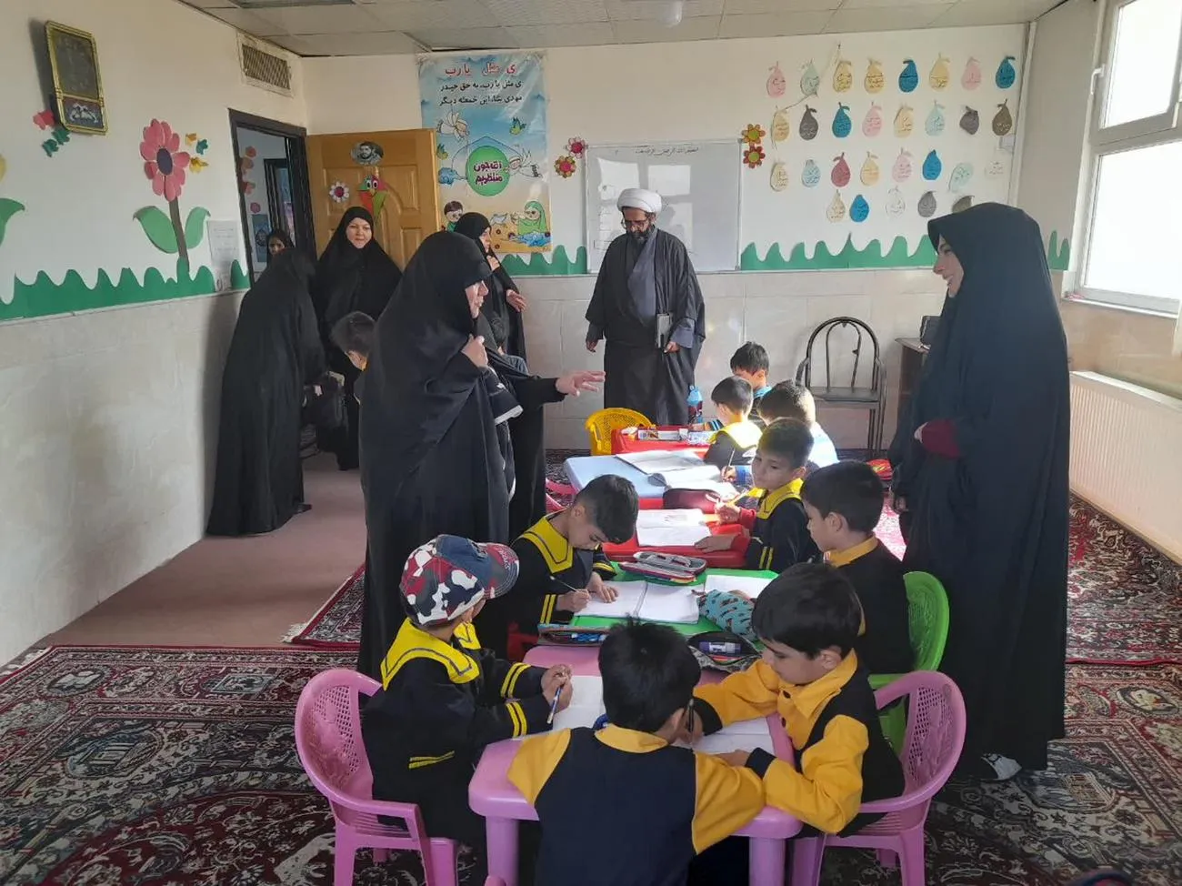 تأکید بر تربیت فرزندان در مسجد و نقش مادران در گسترش فرهنگ نماز