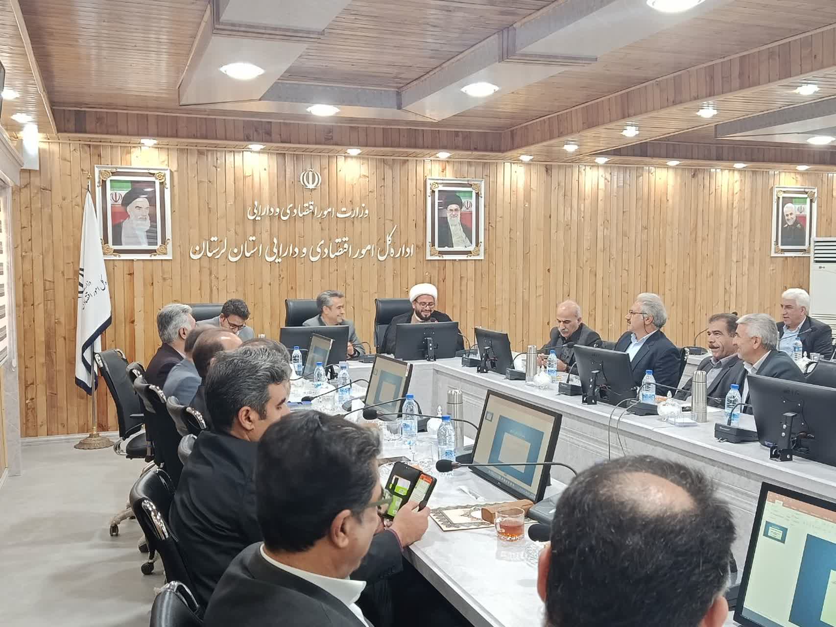 دوره مدیریت نماز برای مدیران ارشد و کارکنان امور اقتصادی و دارایی لرستان