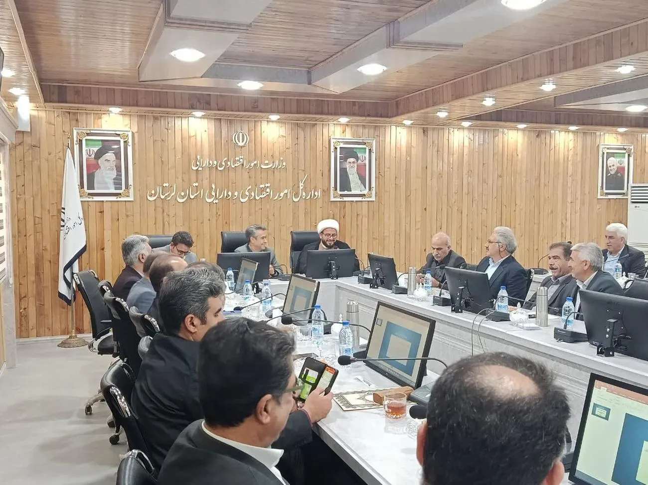 دوره مدیریت نماز برای مدیران ارشد و کارکنان امور اقتصادی و دارایی لرستان