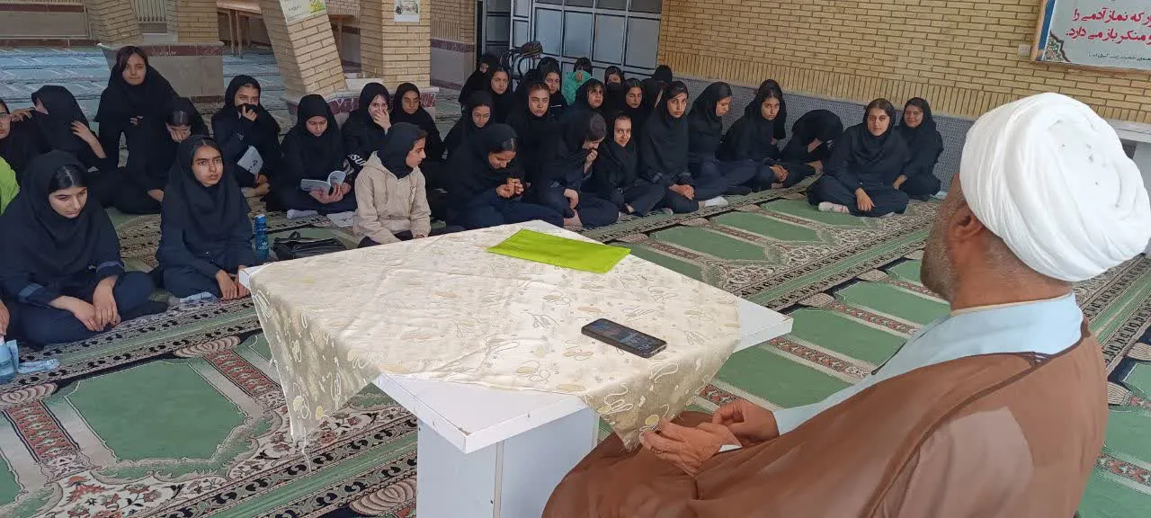 گفتمان نماز شناسی با محوریت آشنایی با معارف نماز ویژه دانش آموزان شهرستان ایوان برگزار شد