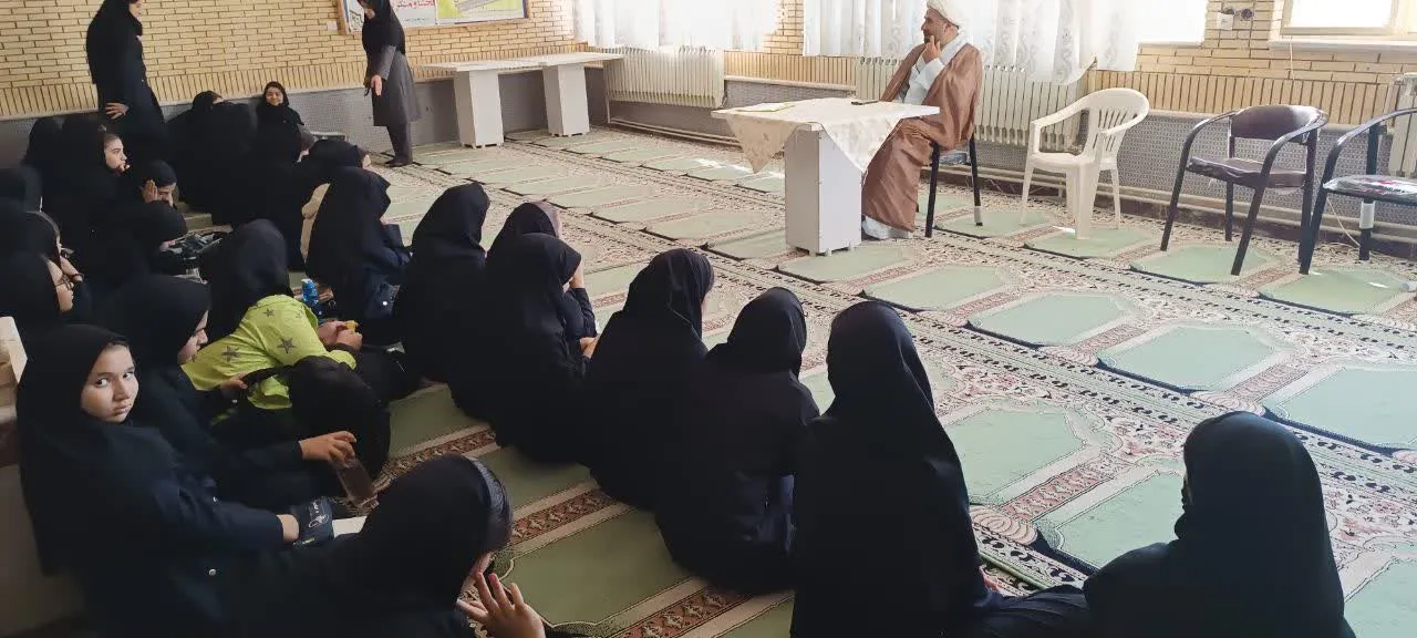 گفتمان نماز شناسی با محوریت آشنایی با معارف نماز ویژه دانش آموزان شهرستان ایوان برگزار شد