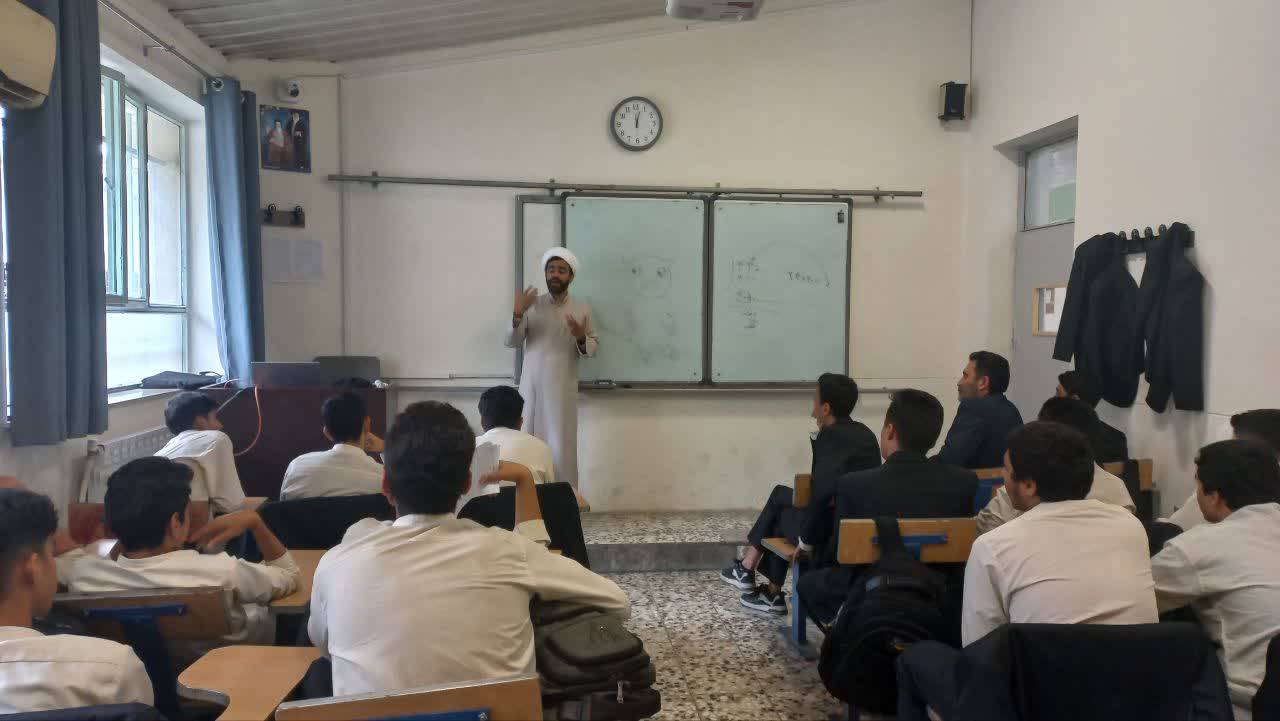 تبیین آداب، آثار و اسرار نماز برای دانشآموزان گرگانی