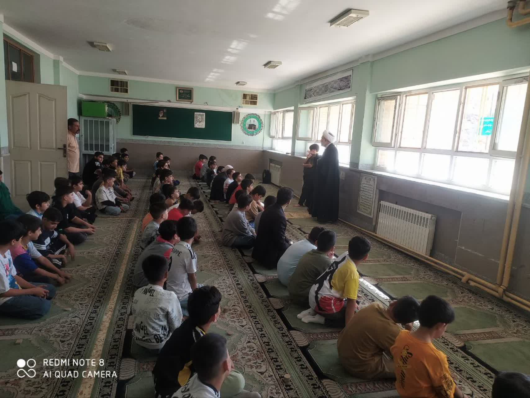 نشست نمازشناسی دانش آموزی در مدرسه شهید قوچی دره شهر برگزار شد