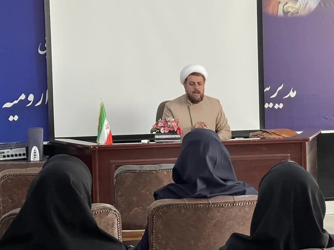 دوره توانمند سازی مربیان مهدکودک با محوریت آموزش مفاهیم نماز برگزار شد