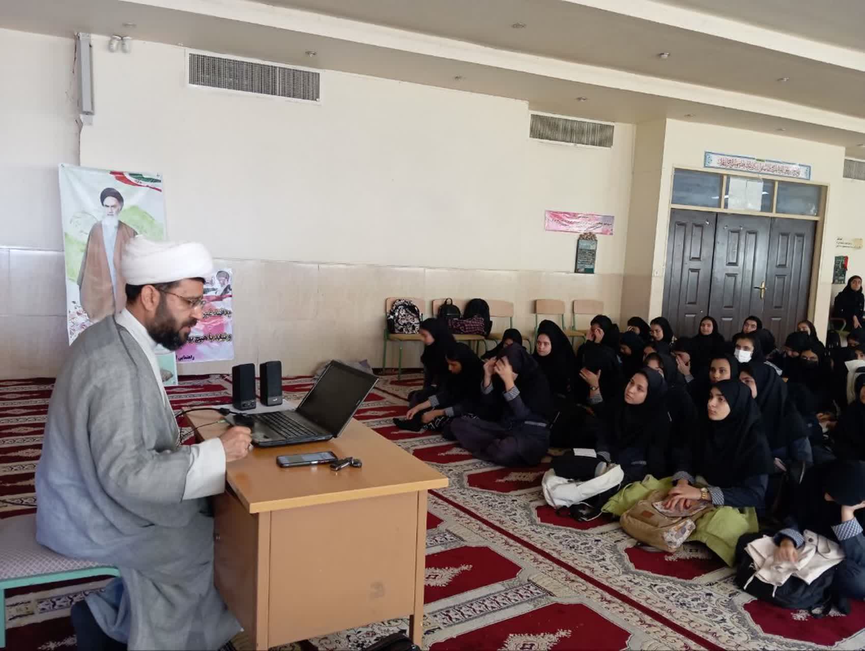 گفتمان دانش آموزی با محوریت نماز فریدن اصفهان