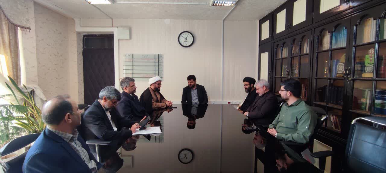 جلسه شورای اقامه نماز در اداره کل امور مالیاتی استان لرستان